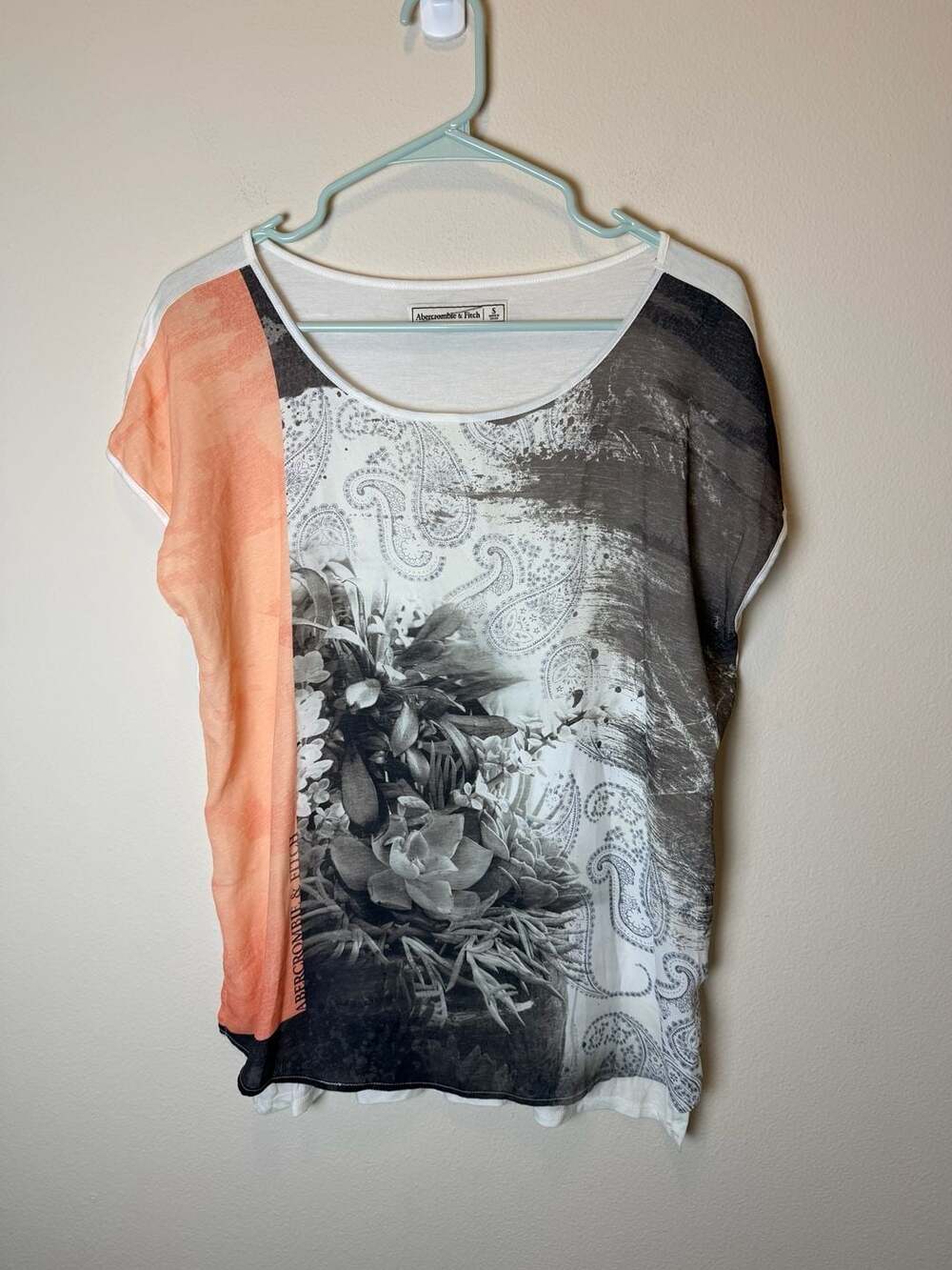 Abercrombie & Fitch Graphic Blouse Size S Floral Paisley Peach